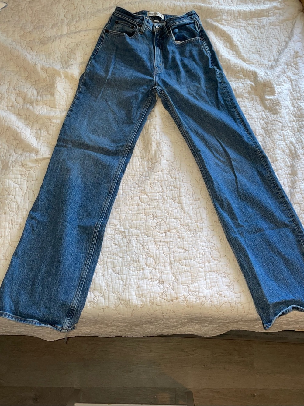 Abercrombie 90’s High Rise Straight-Leg Jeans